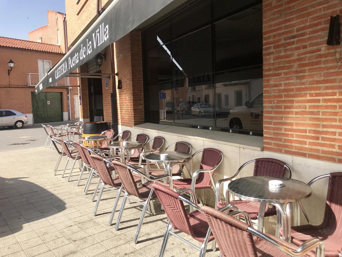 Hostal Puerta La Villa Valladolid Exterior photo